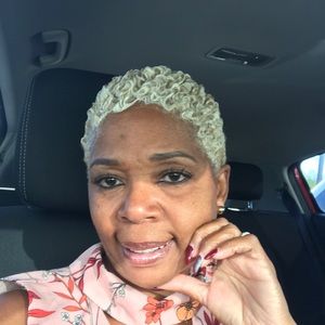 Meet your Posher, Cassandra